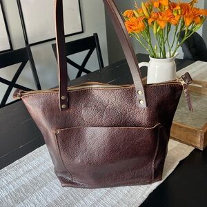 Portland Leather - Medium Leather Tote Bag in Coldbrew with Zipper 🤎